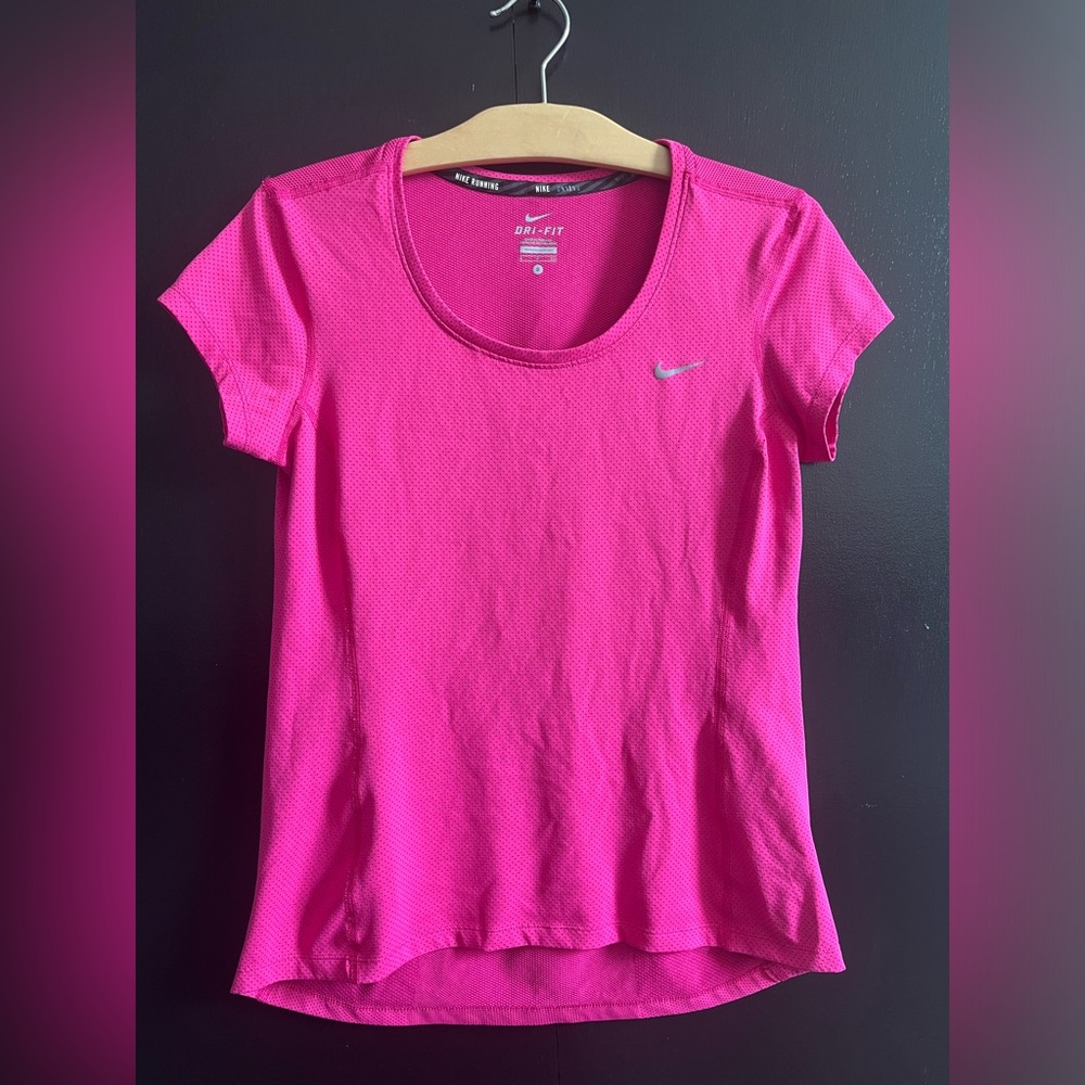 Nike women’s dri-fit t-shirt sports and airy size Small